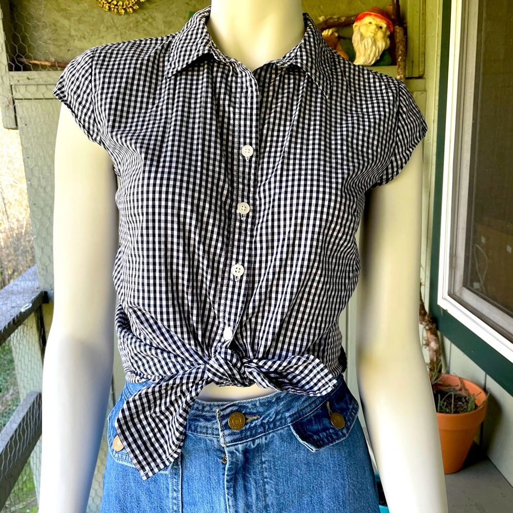 SOLD 🧺 GINGHAM CAP SLEEVE TOP